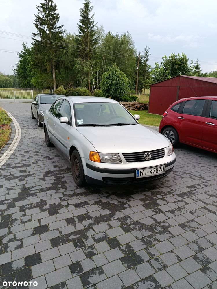 Volkswagen Passat - 1