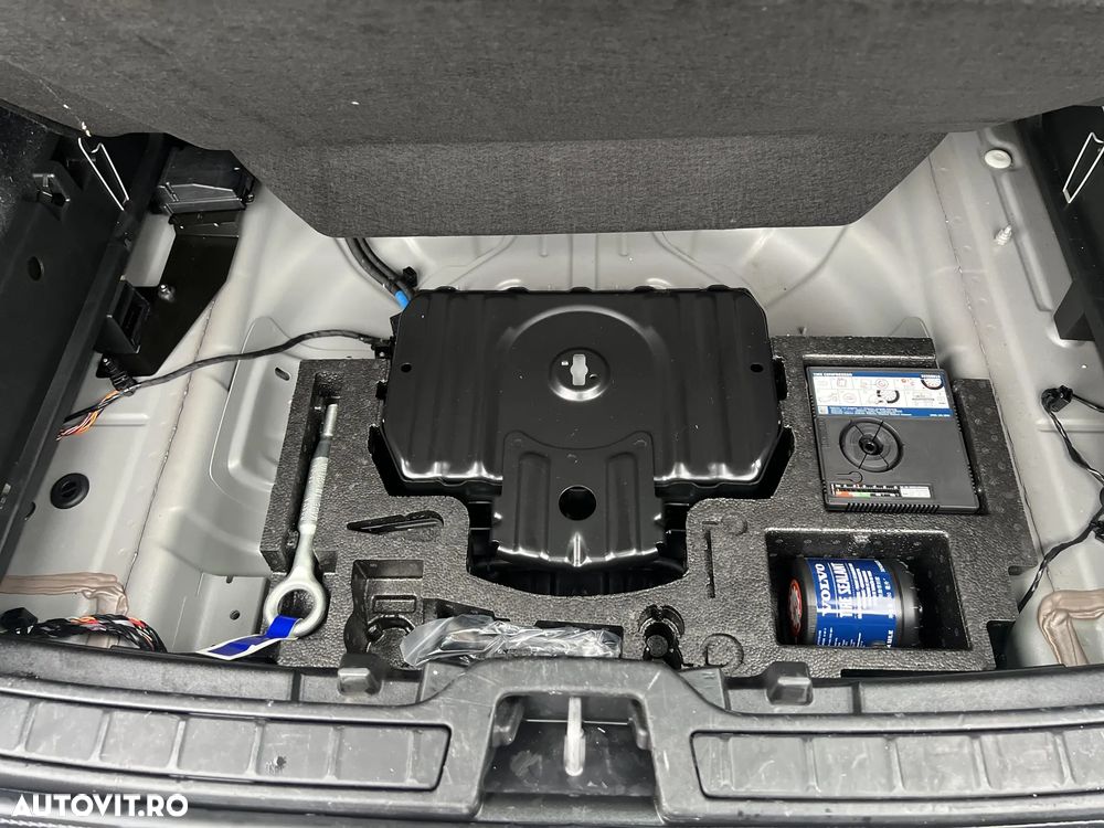 Volvo XC 40 B3 AT FWD MHEV Core - 26