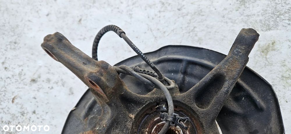 Zwrotnica prawa przód przednia ABS Chevrolet AVEO T300 1,4 benzyna 74kW 101KM 2011r na 4 śruby - 3