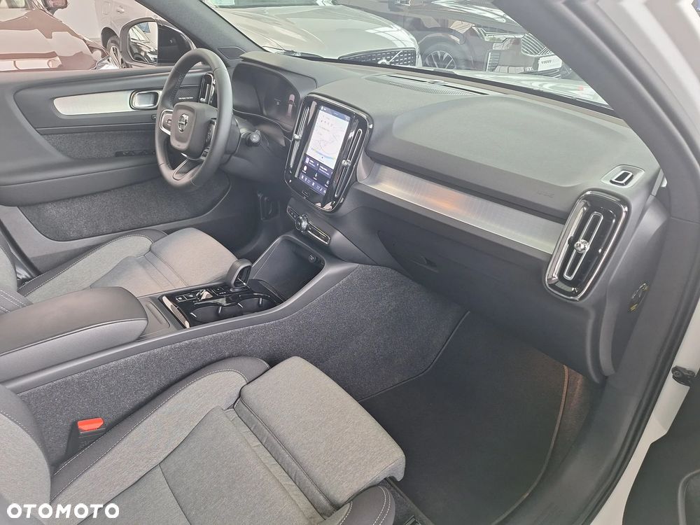Volvo XC 40 B3 Plus Dark - 13