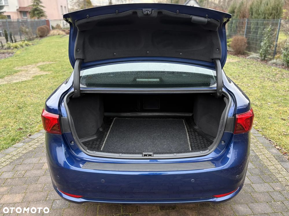 Toyota Avensis 1.8 Premium - 9