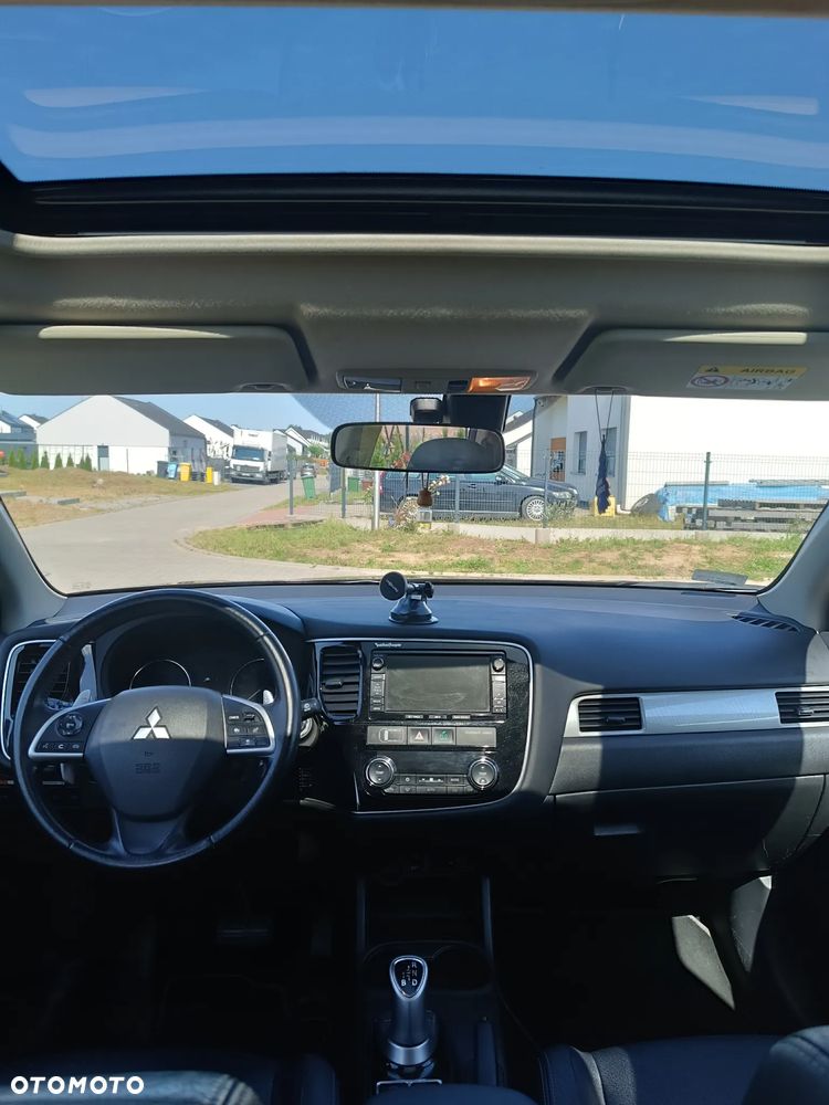 Mitsubishi Outlander Instyle NAVI + - 11