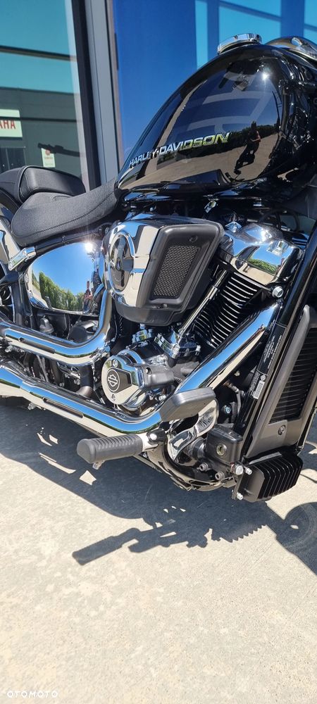 Harley-Davidson Softail Breakout - 11