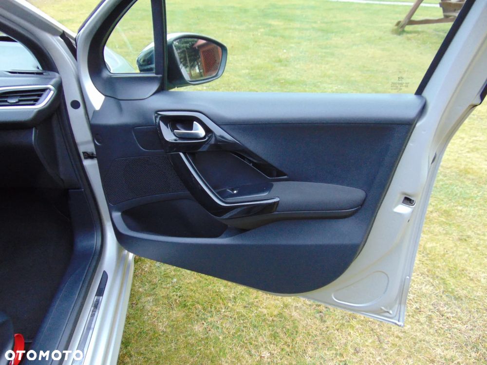 Peugeot 208 82 PureTech Style - 27