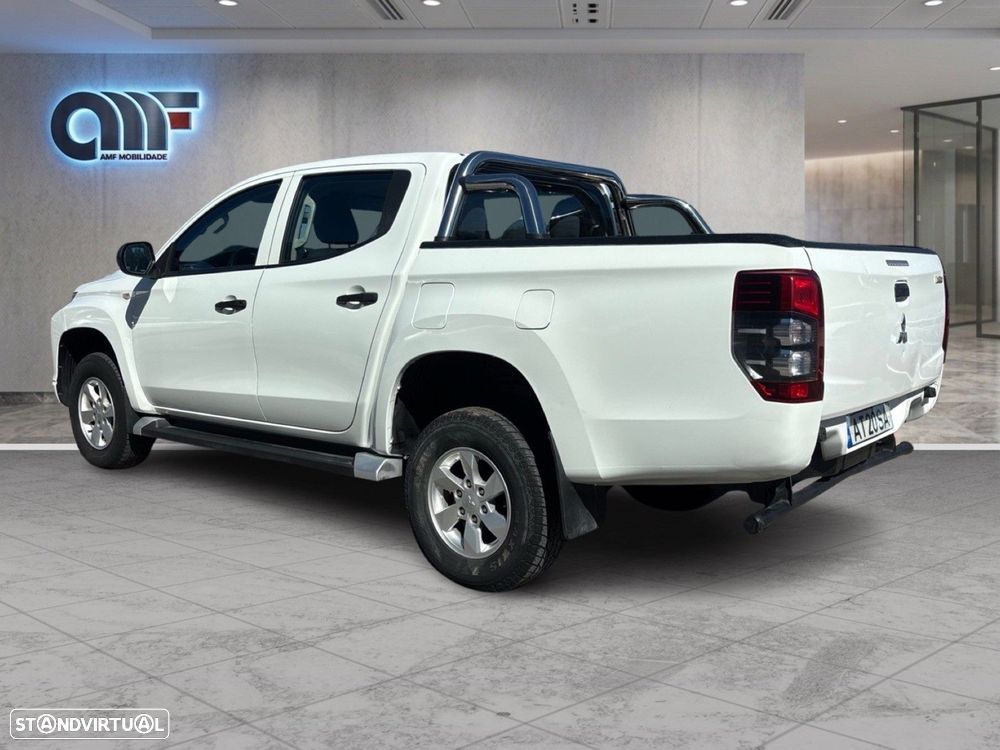 Mitsubishi L200 2.3 DI-D Space Cab Invite Strakar Look 4WD - 5