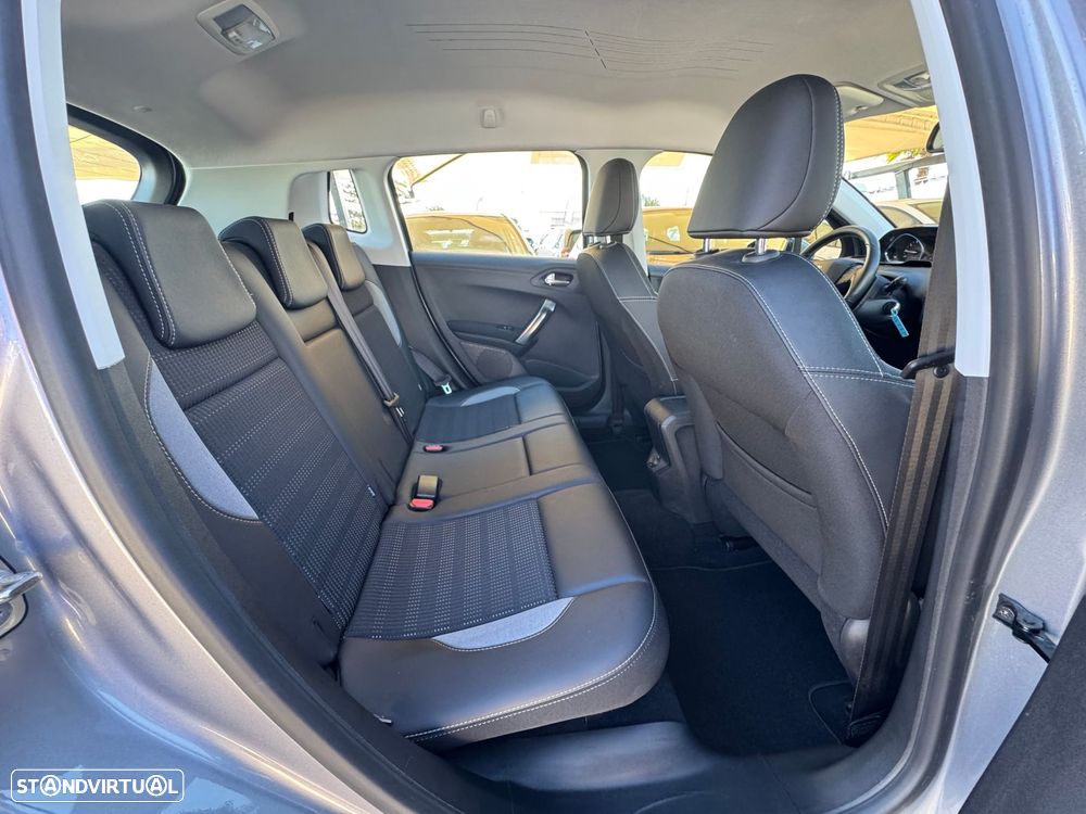 Peugeot 2008 1.2 PureTech Allure - 25