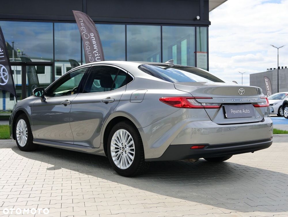 Toyota Camry - 6