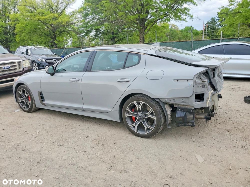 Kia Stinger - 3