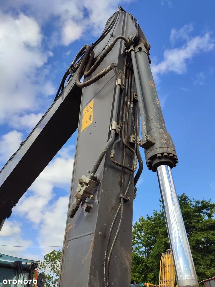 Volvo EC 220 EL - 24