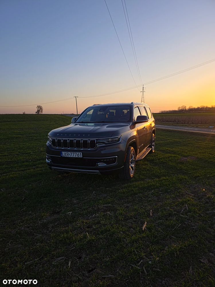 Jeep Wagoneer - 14