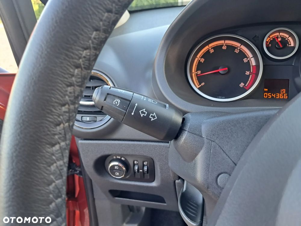 Opel Corsa 1.4 16V Cosmo - 15