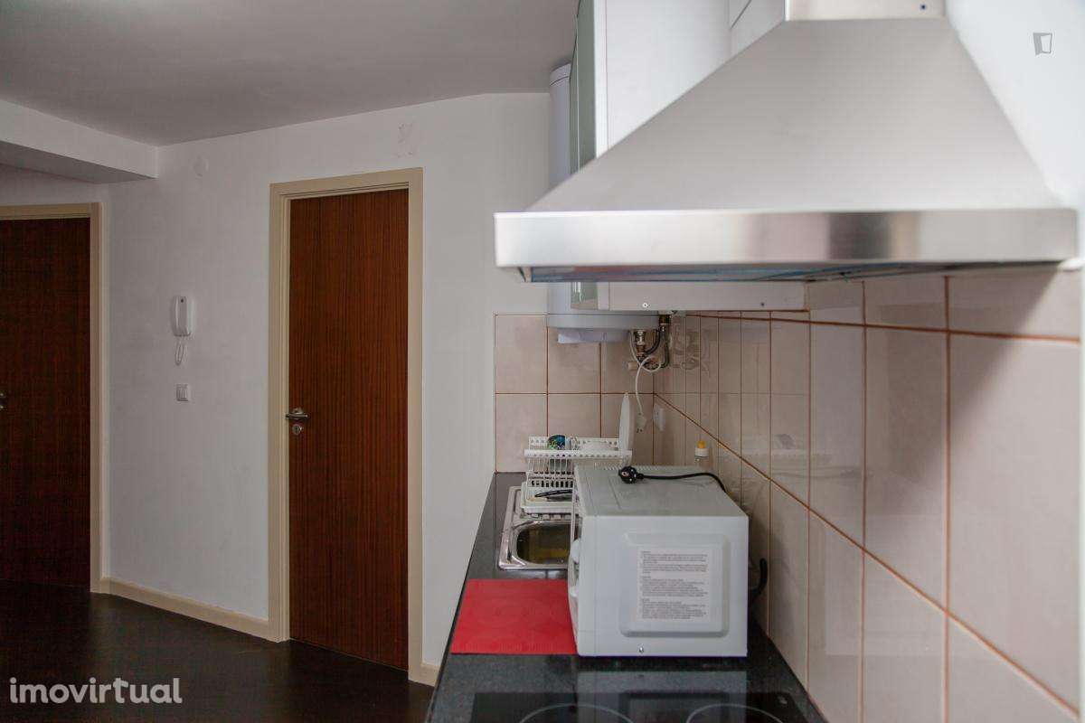 Quarto - localizado em Baixa Coimbra - Grande imagem: 5/14