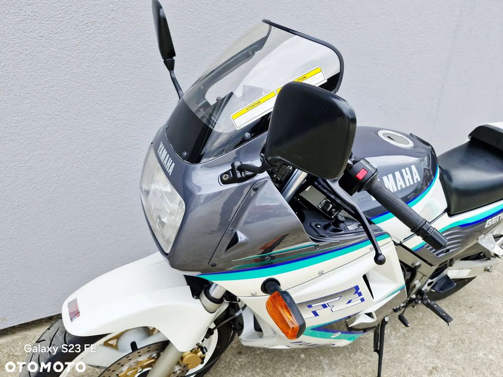 Yamaha FZ - 12