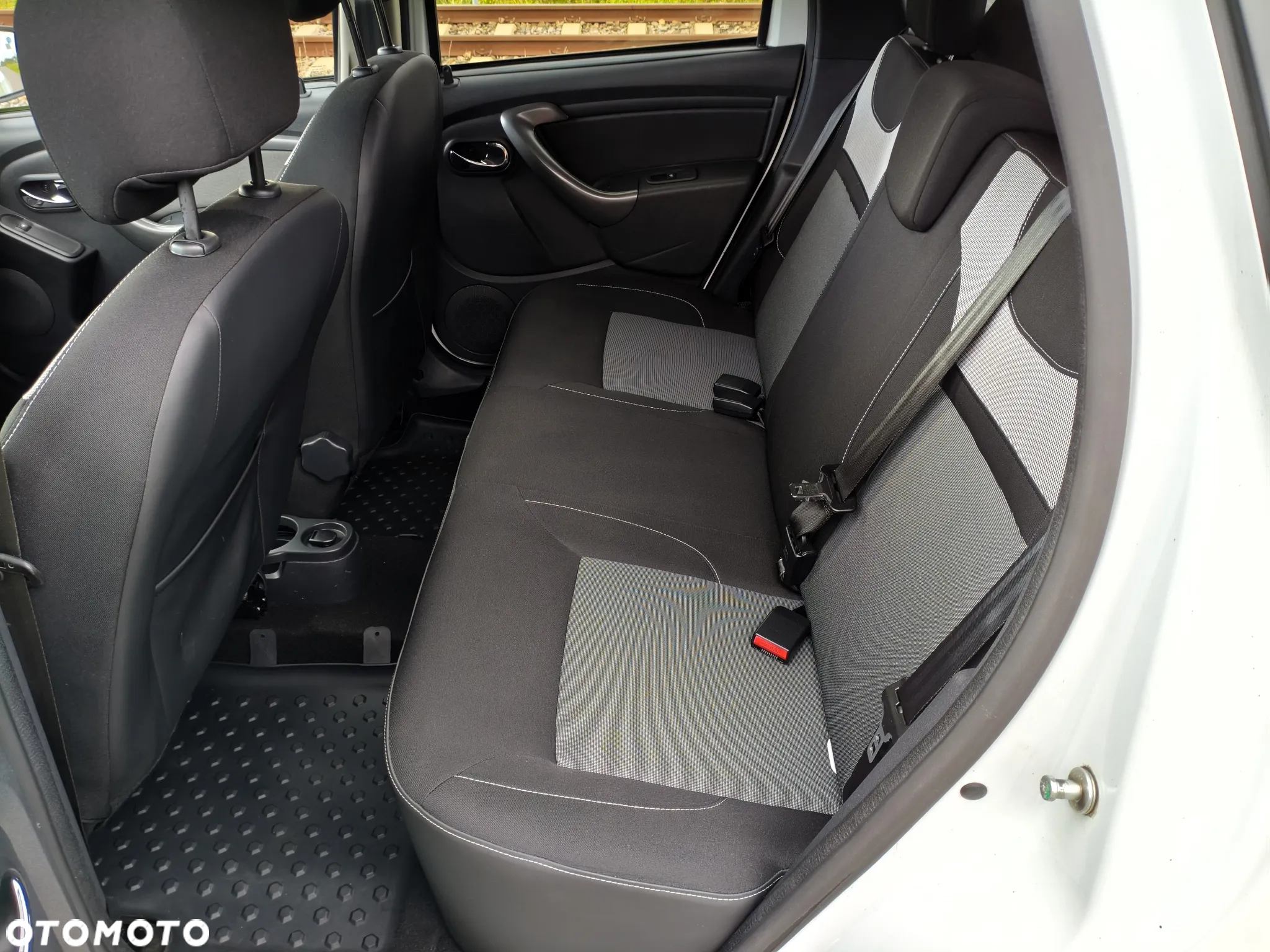Dacia Duster 1.2 TCe Laureate 4x4 S&S EU6 - 12
