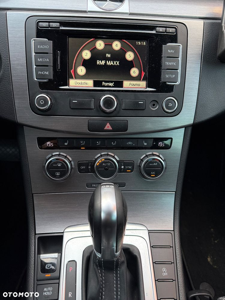 Volkswagen Passat 2.0 TDI Highline DSG - 22