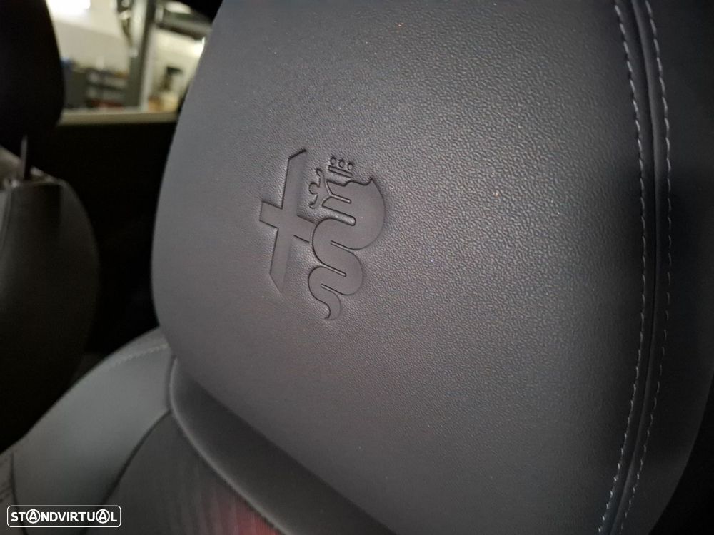 Alfa Romeo Junior 1.2 Speciale eDCT6 — fotografia 27