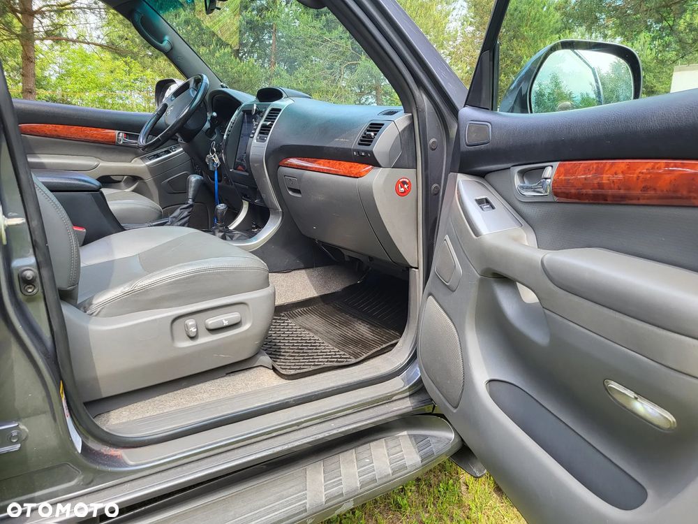 Toyota Land Cruiser - 10