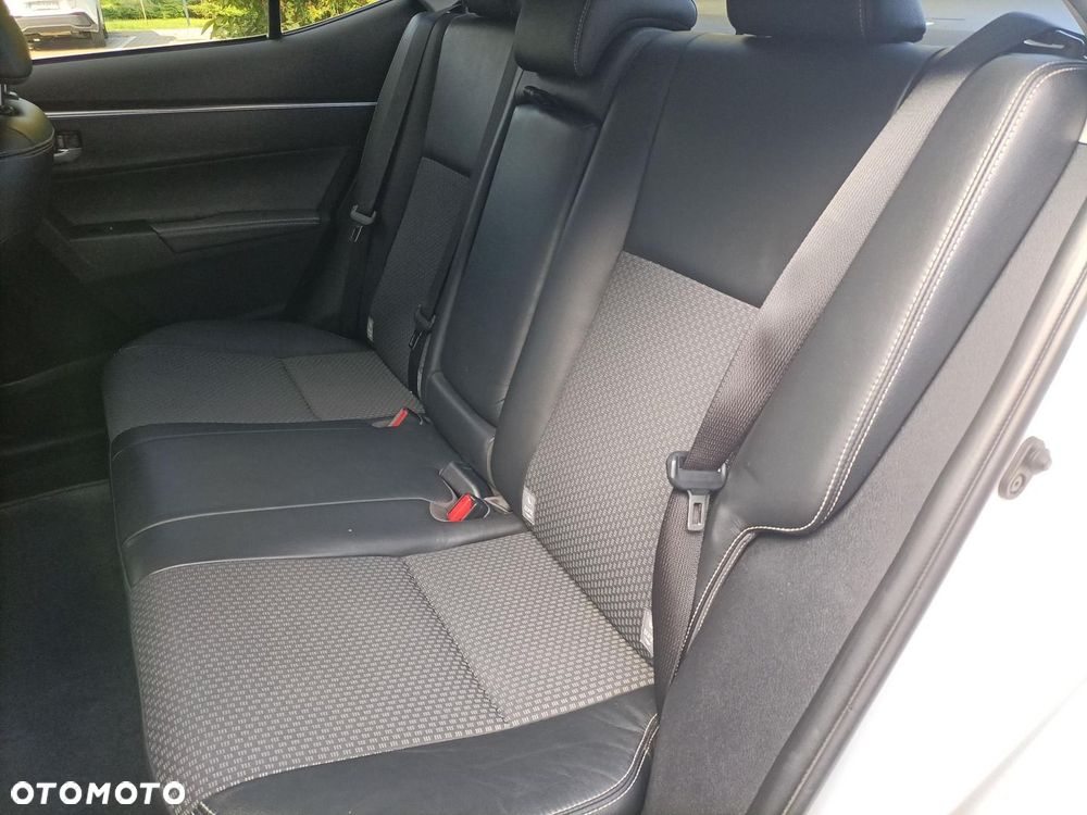 Toyota Corolla 1.6 Prestige EU6 - 11