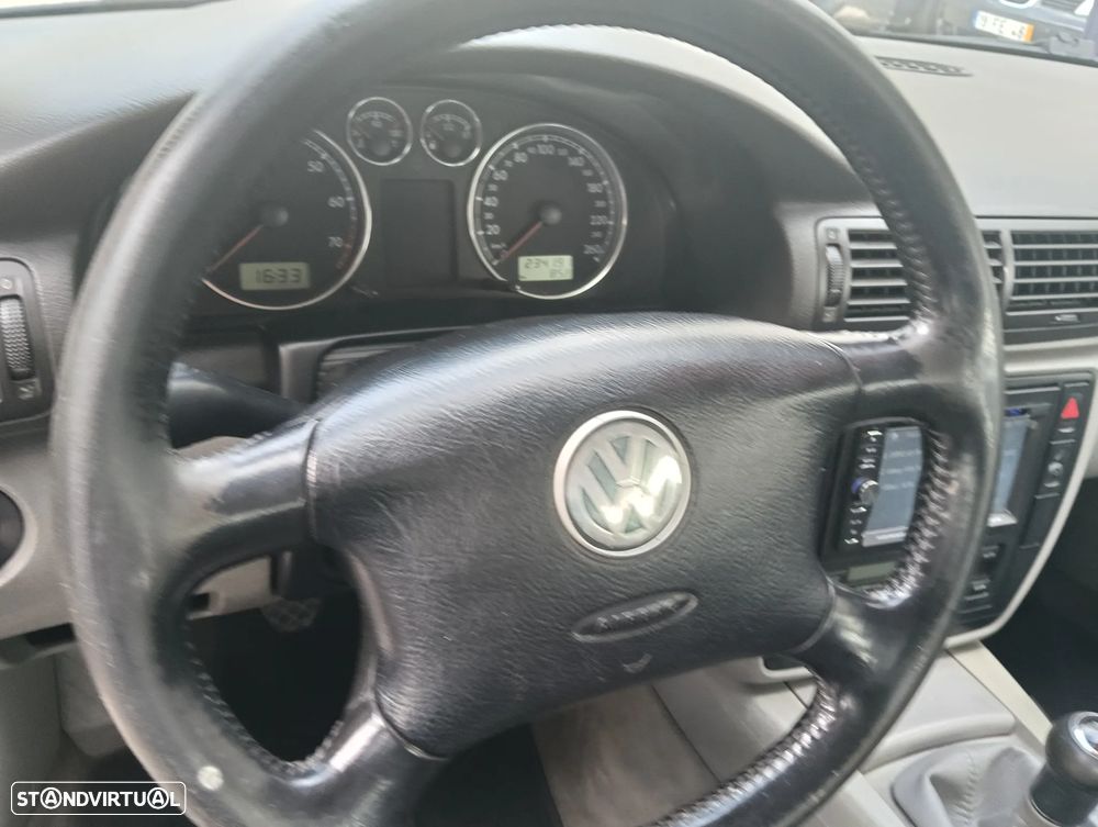 VW Passat Variant 1.6 Confortline - 19