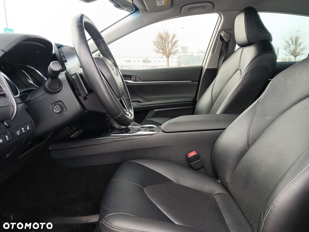 Toyota Camry 2.5 Hybrid Executive CVT - 16