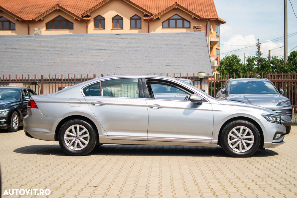 Volkswagen Passat - 4