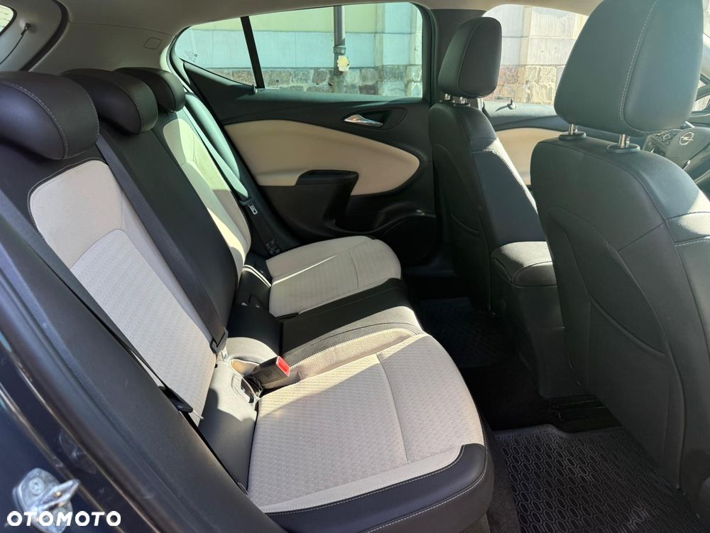 Opel Astra 1.4 Turbo Innovation - 28