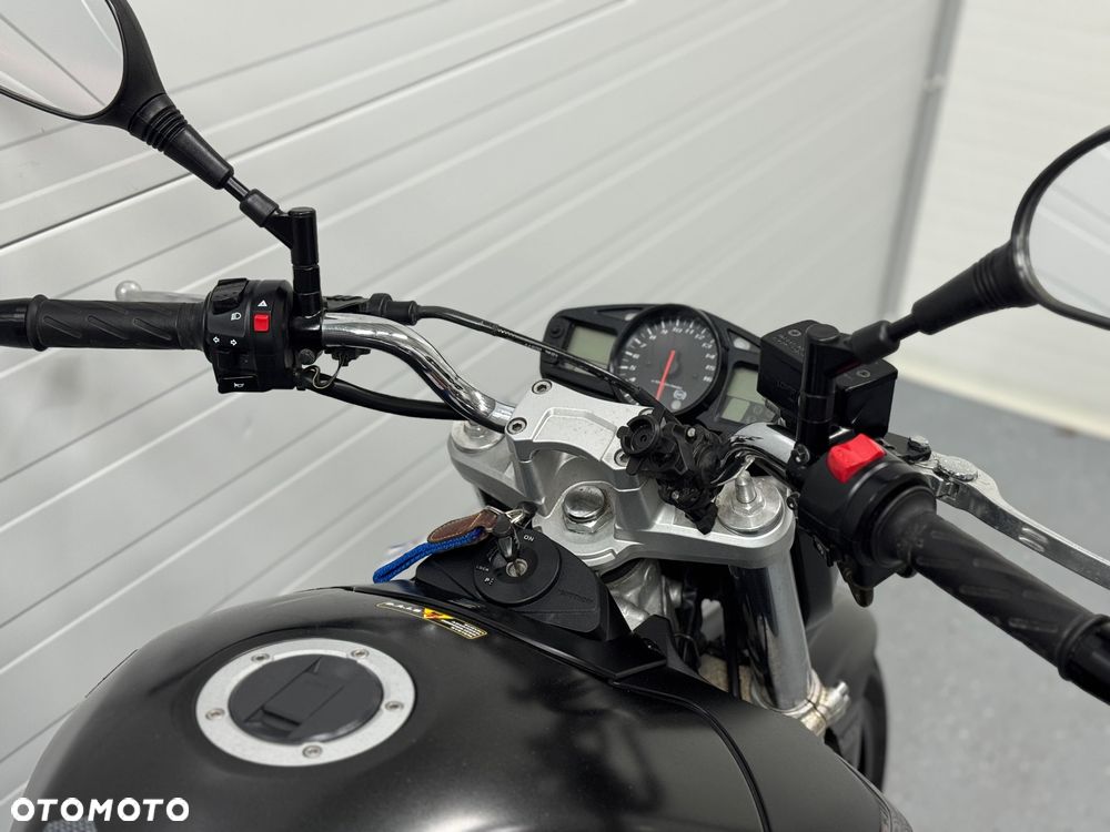 Suzuki GSR - 11