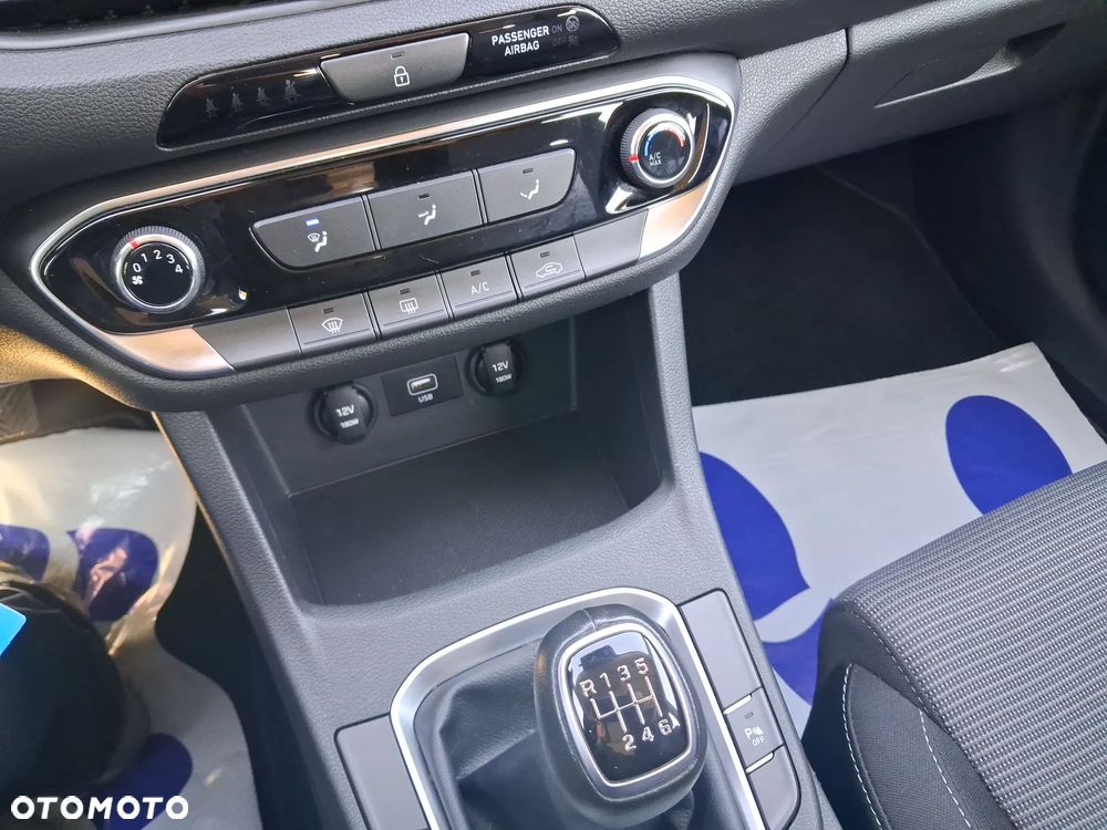 Hyundai i30 1.5 DPI Classic + - 20