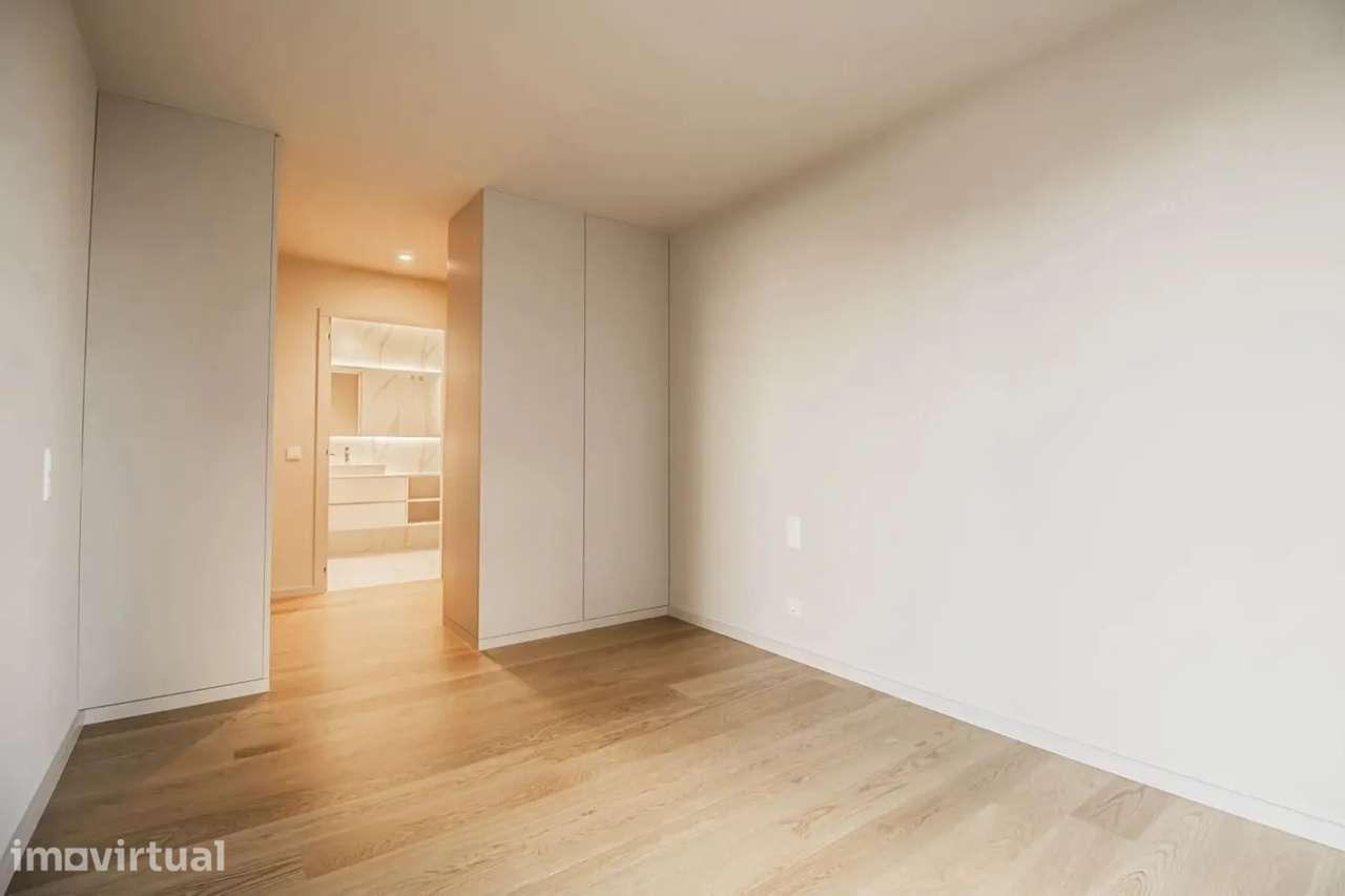 T4 Duplex NOVO c/ 210m - Pronto Escriturar - Condomínio Fechado c/ GYM - Grande imagem: 5/22