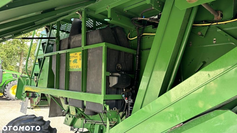 John Deere 1550 Kombajn zbożowy , 2007 , hederu 5,5 m - 8