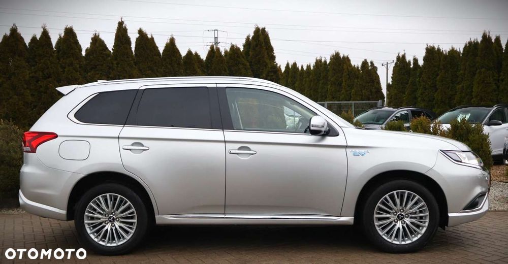 Mitsubishi Outlander - 4