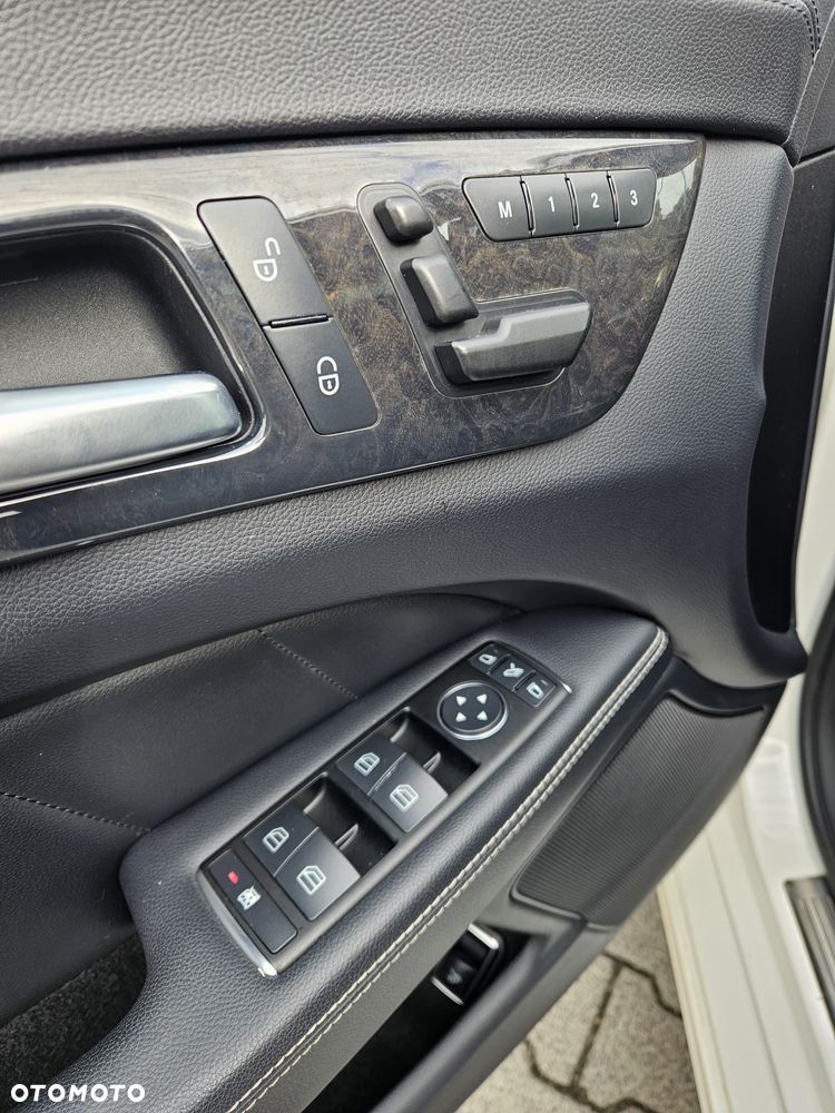 Mercedes-Benz CLS 350 CDI 4-Matic BlueEff - 22