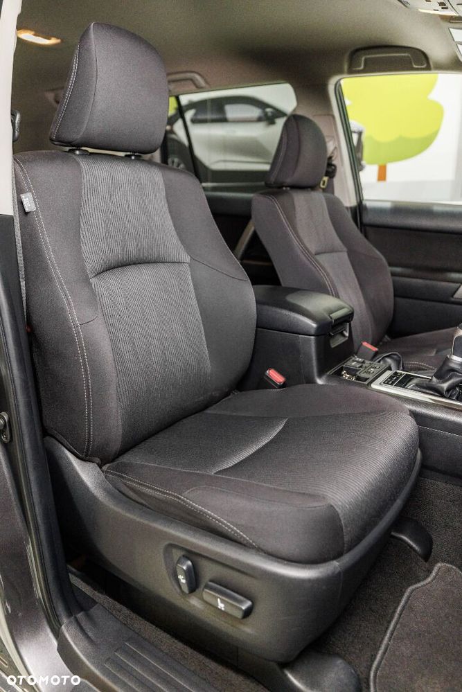 Toyota Land Cruiser - 16