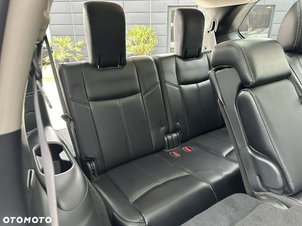 Nissan Pathfinder - 25