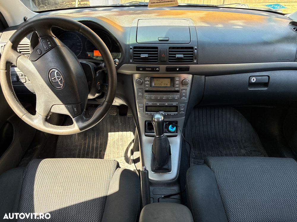 Toyota Avensis 1.8 Sdn. Sol - 9