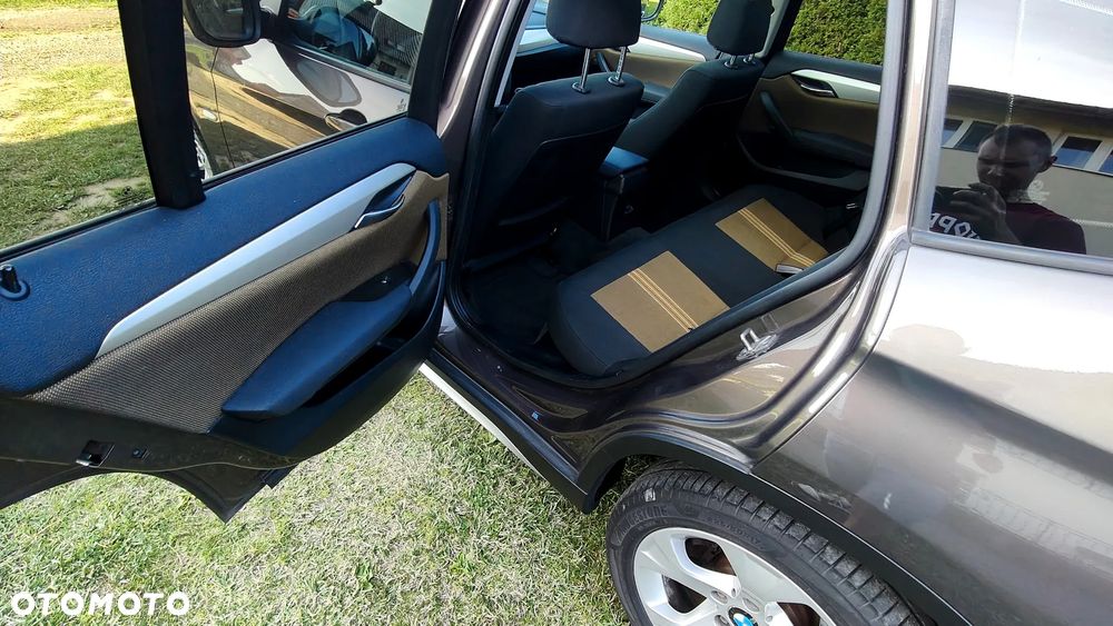 BMW X1 sDrive18d xLine - 25