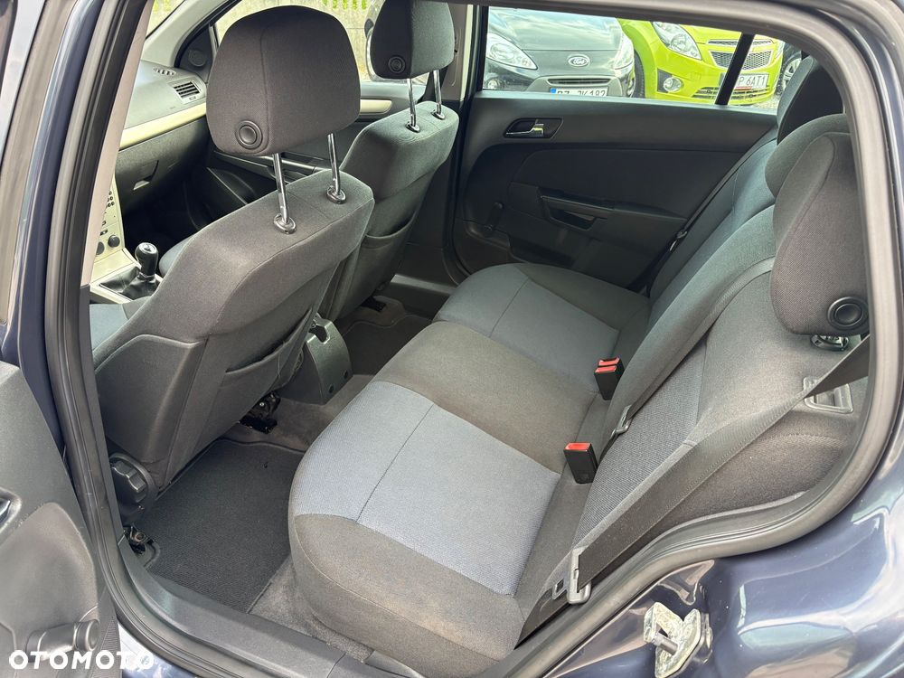 Opel Astra 1.6 Design Edition - 24