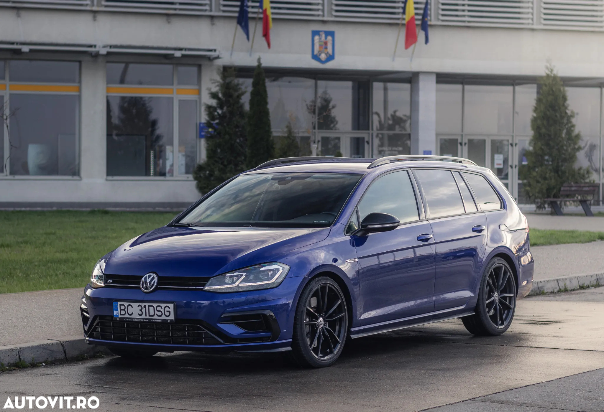 Volkswagen Golf Variant R 2.0 TSI OPF 4Motion DSG - 3