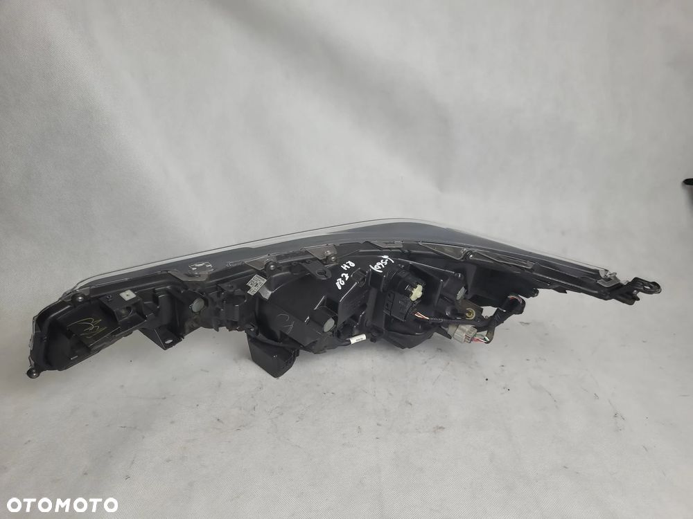 TOYOTA COROLLA E21-LAMPA PRZEDNIA PRZÓD - 13