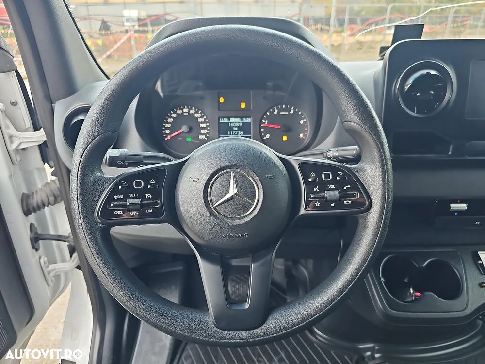 Mercedes-Benz Sprinter - 13