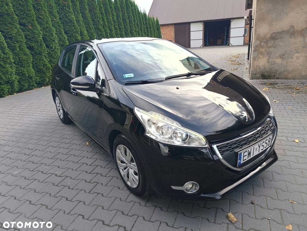 Peugeot 208 - 1