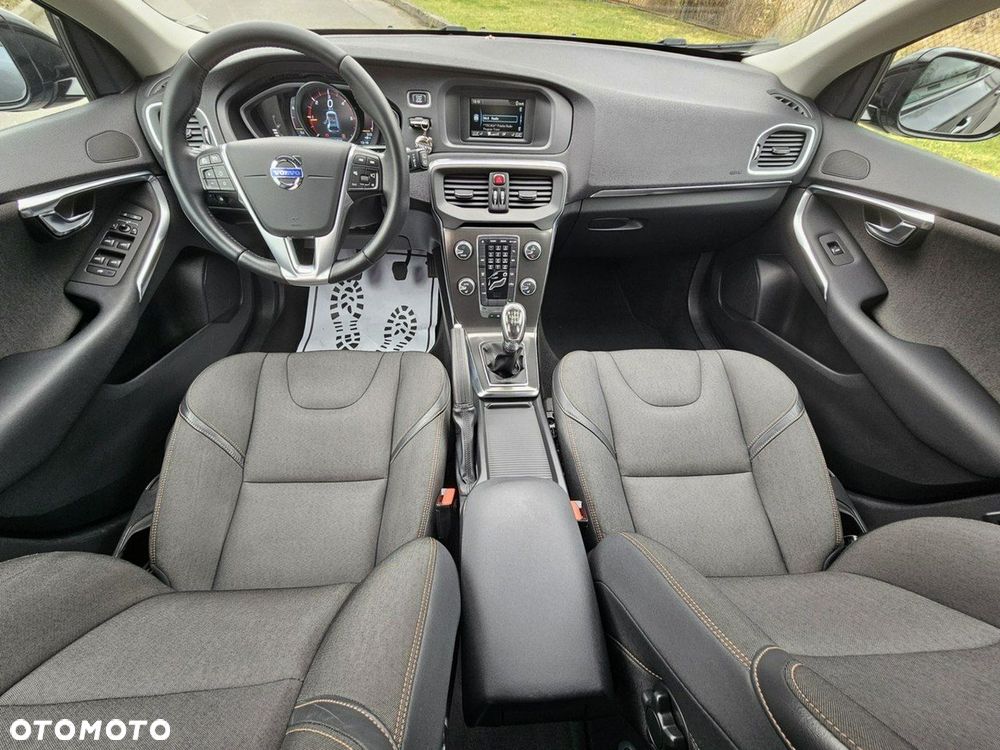 Volvo V40 Cross Country - 8