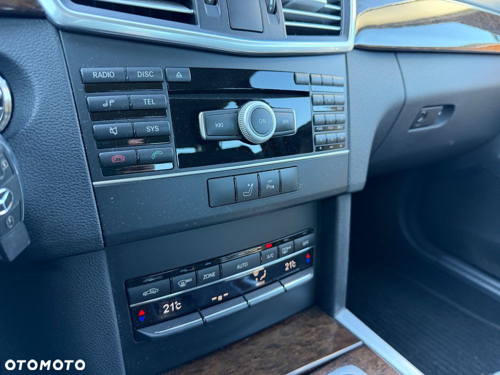 Mercedes-Benz Klasa E 200 CGI BlueEFFICIENCY 7G-TRONIC - 19