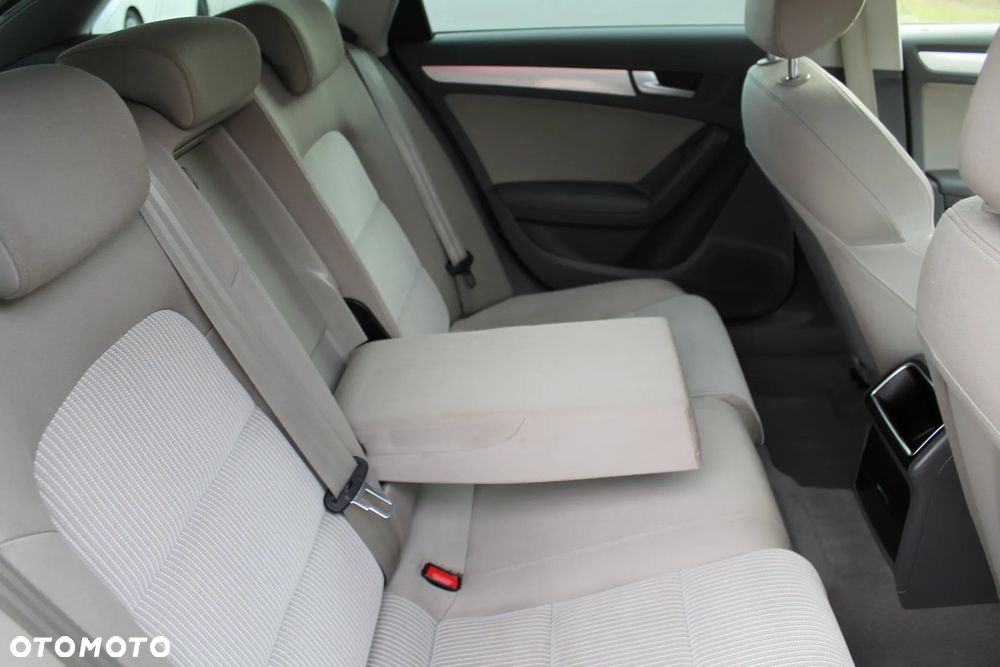 Audi A4 Avant 2.0 TDI Quattro - 25