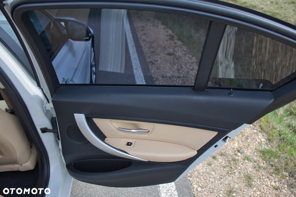 BMW Seria 3 320i xDrive Edition Luxury Line Purity - 33