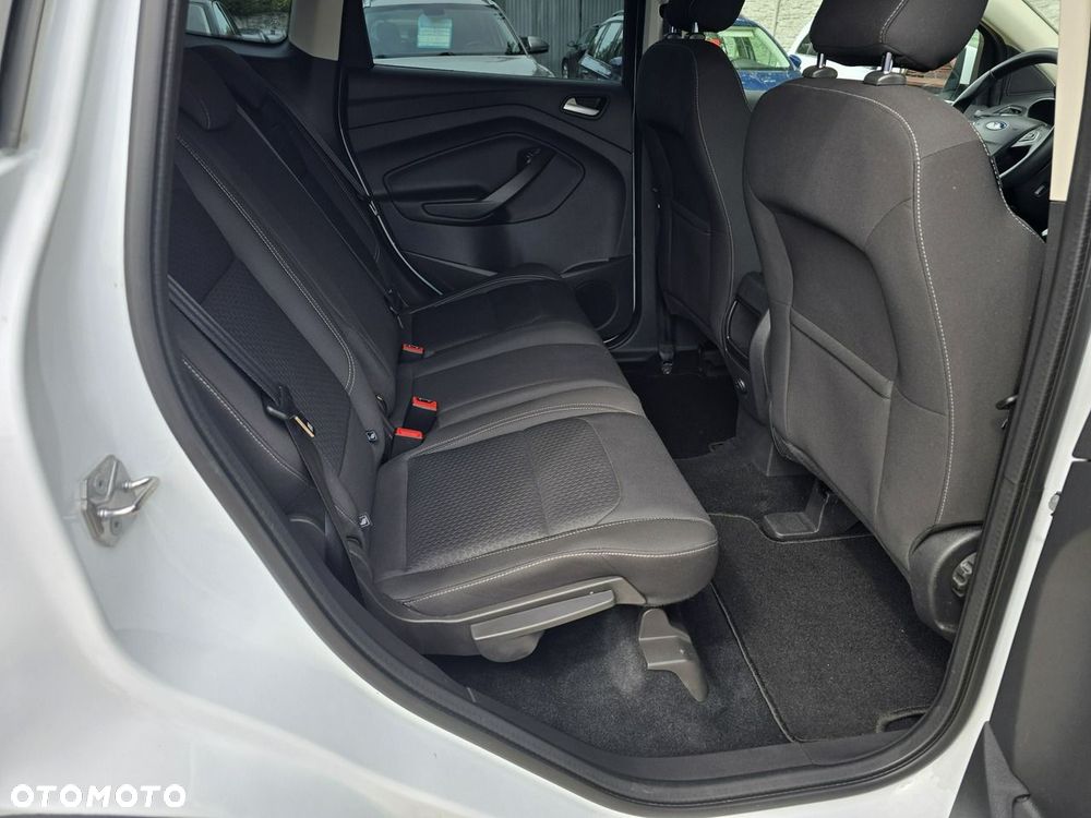 Ford Kuga - 12
