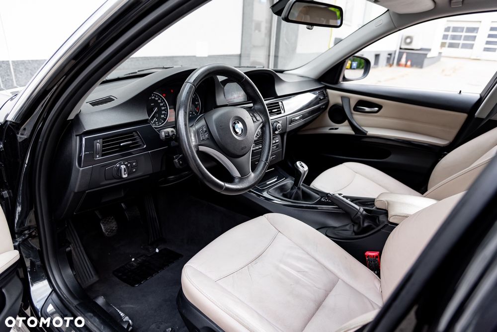 BMW Seria 3 318i - 16