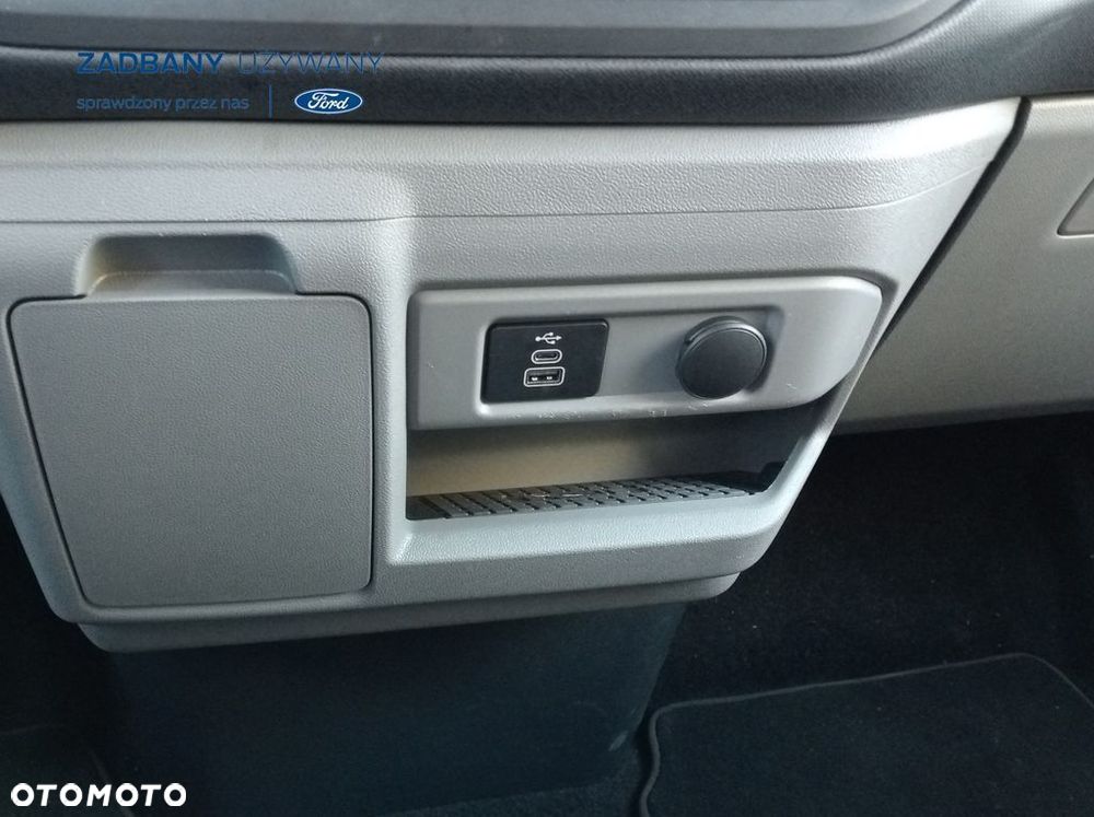 Ford Tourneo Custom - 16