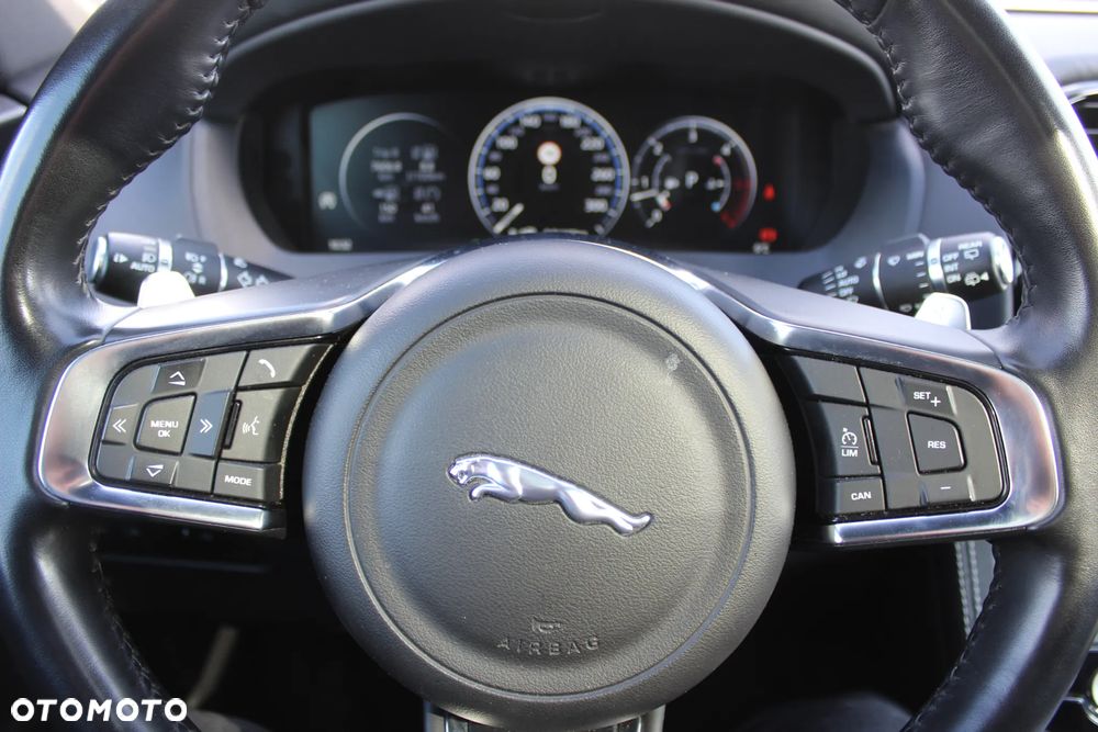 Jaguar F-Pace 3.0 TDV6 AWD R-Sport - 22