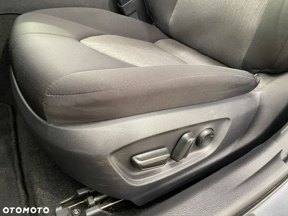 Toyota Camry 2.5 Hybrid Comfort CVT - 18